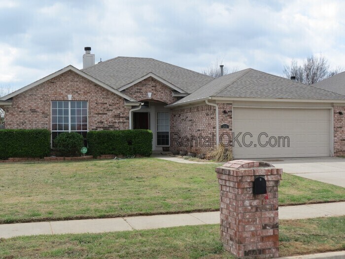 Primary Photo - East side Moore 3 Bed 2 Bath no carpets
