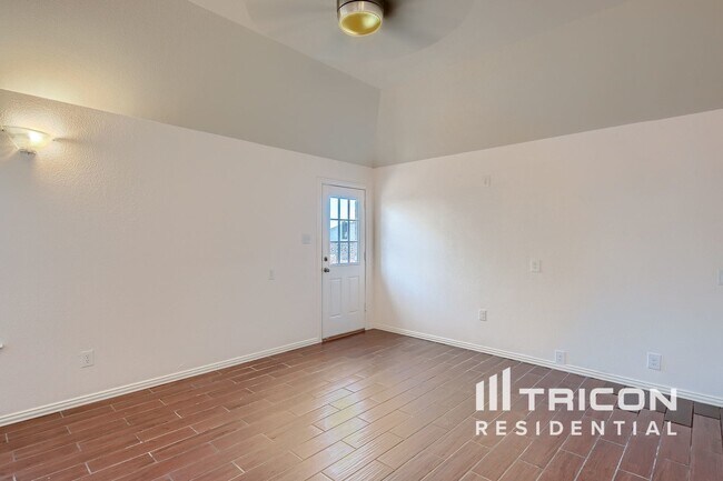 Foto del edificio - 12028 Stephenville Dr