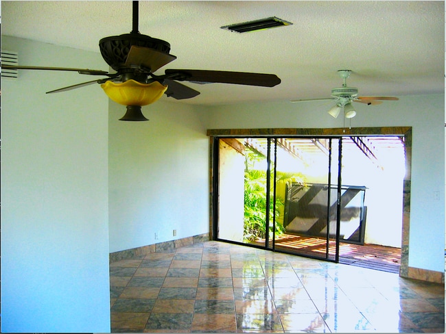 Living room area - 4210 SW 51st St