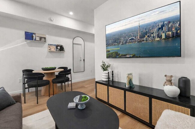 Photo du bâtiment - 168 McCaul St