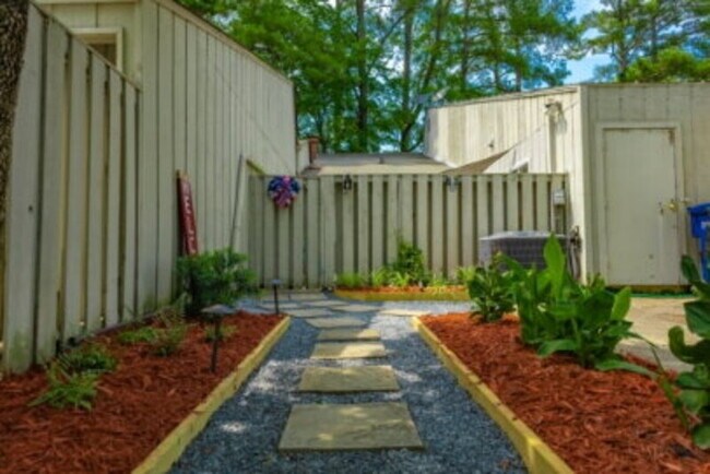 Building Photo - 109 Mallard Cove