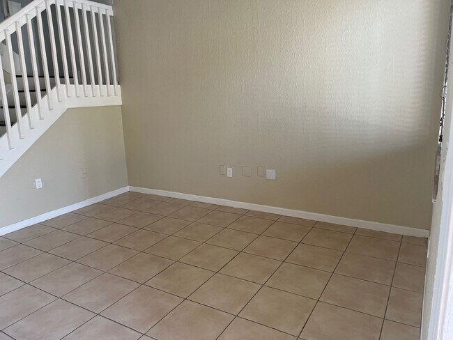 Building Photo - 2819 SE 15th Rd