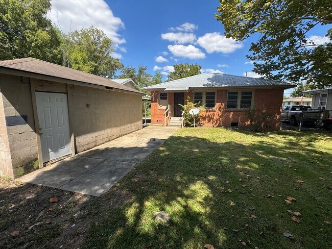 Building Photo - 4268 Mohican St
