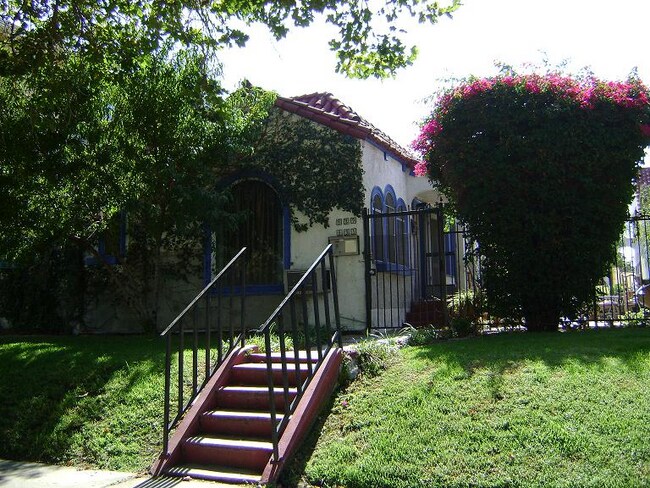 Building Photo - 835 N Formosa Ave