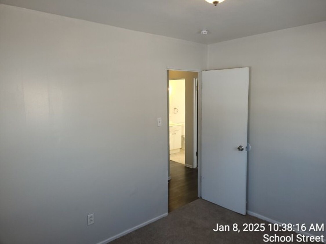 Building Photo - Updated 3BD/1BA