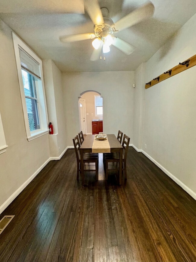 Photo - 925 E Westmoreland St Townhome