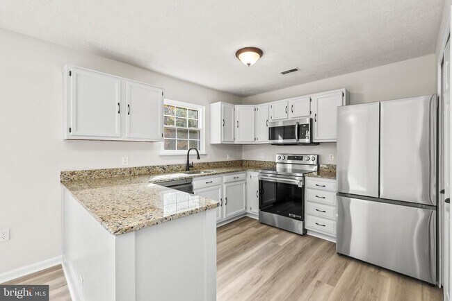 Foto del edificio - 306 Kings Crest Dr