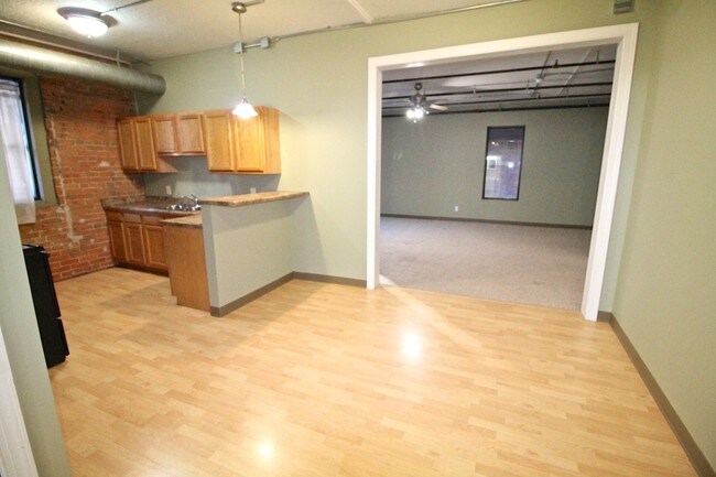 Foto del edificio - 208 W 4th St
