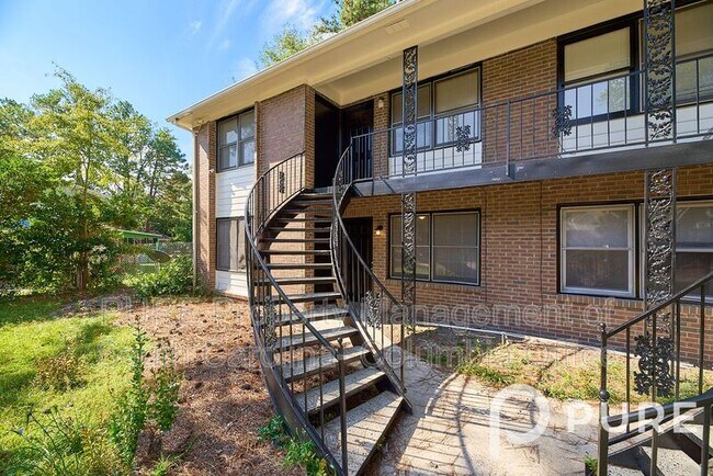 Foto del edificio - 215 Windsor Point Rd