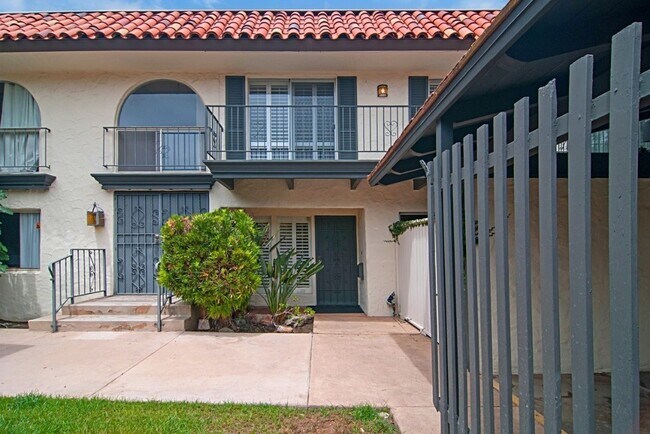 Entrada principal - 4052 Loma Riviera Cir