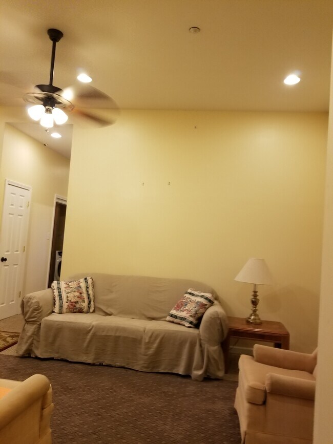 Family Room - 214 3rd St