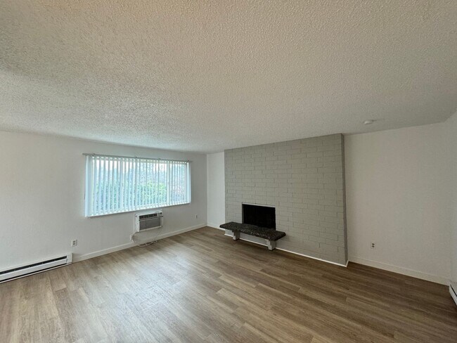 Foto del edificio - Stunning 2 Bed, 1 Bath w/ Laundry & AC in Lincoln Heights!
