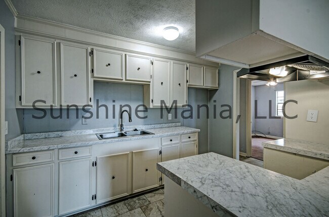 Foto del edificio - 2325 Lake Glen Dr