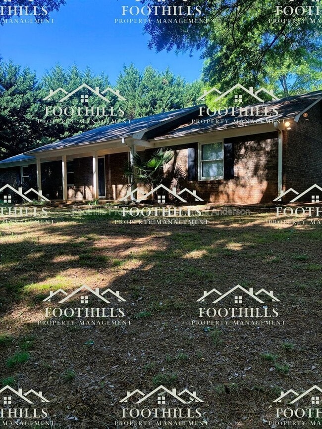 Foto del edificio - 303 Green Forest Dr
