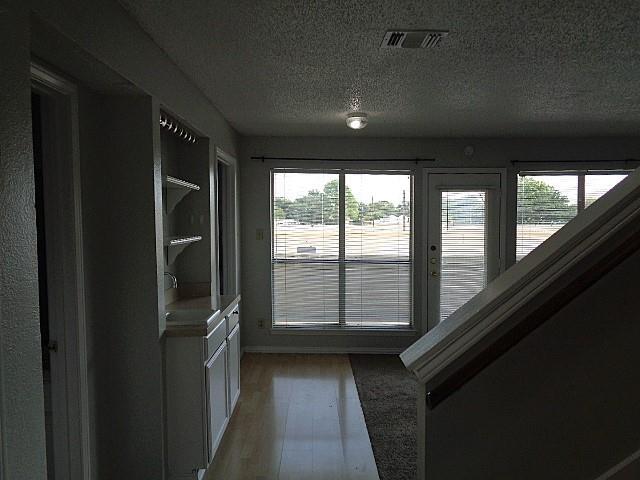 Building Photo - 812 Ventura Park