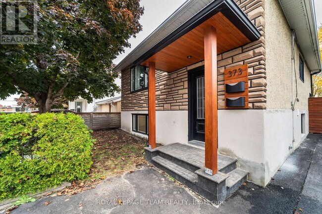 Photo du bâtiment - 373-373 Brant St