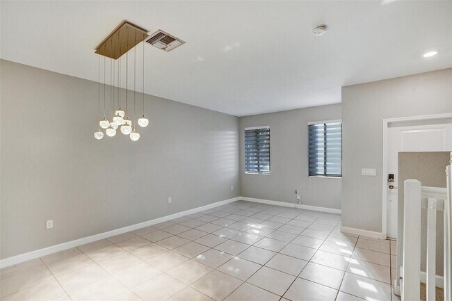 Building Photo - 389 NE 208th Ter