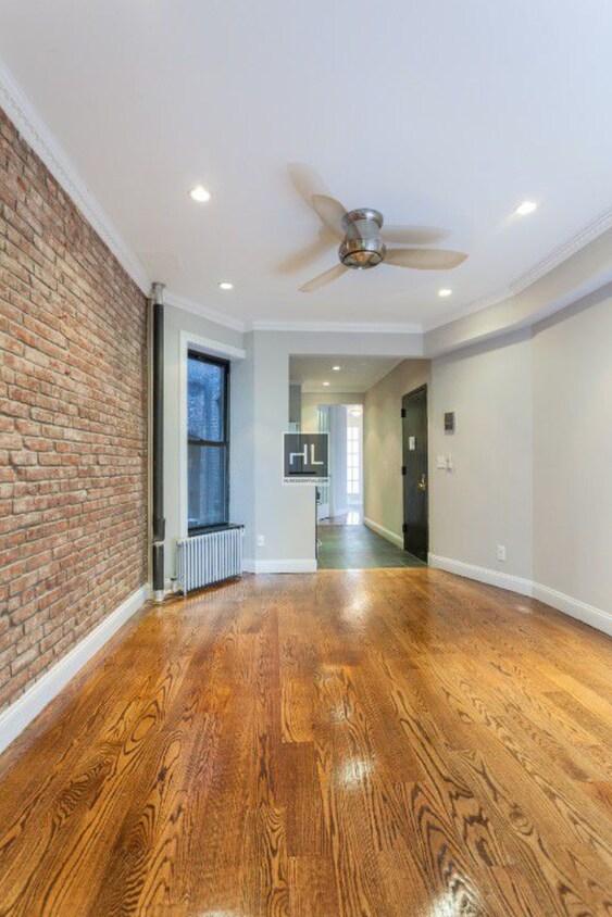 Foto principal - East 102nd Street