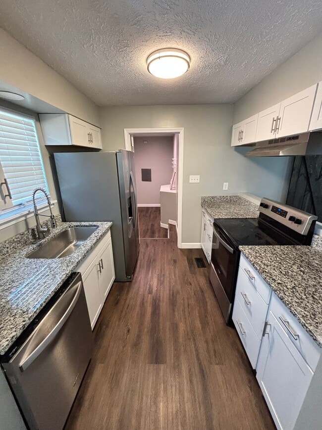 Building Photo - Spacious 3BR Rancher Near Washington Pike – Quiet Setting, Minutes to Downtown!