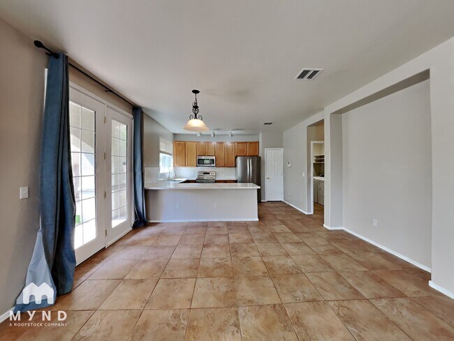 Building Photo - 5733 E Bellow Ln