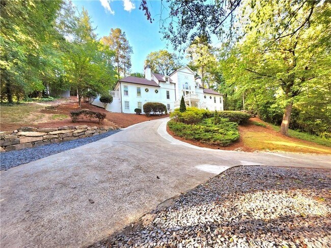 Foto del edificio - 5125 Powers Ferry Rd NW