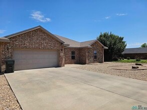 Building Photo - 905 Almond Tree Ln
