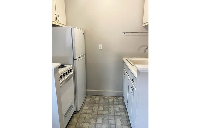 Building Photo - 249 Senator Pl