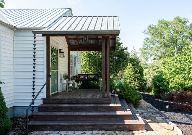 Building Photo - 630 Talmadge Dr