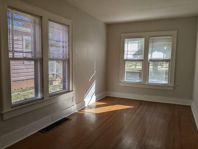 Foto del edificio - 4 Bedroom 2 Bath Home across from Collett ...