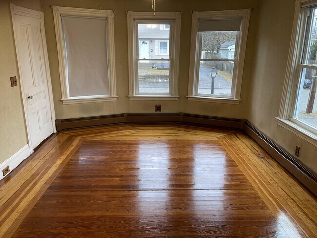 Building Photo - 16 Everett St