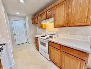 Building Photo - 15 Pennine Ln