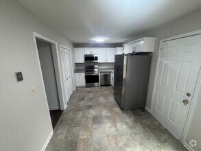Building Photo - 1306 Huntington Dr
