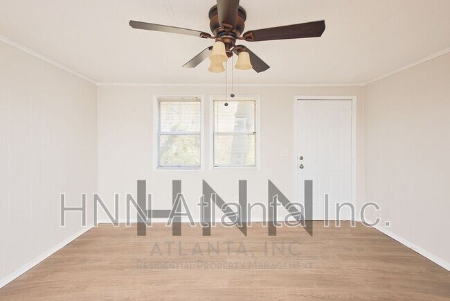 Building Photo - 2553 Lloyd Rd