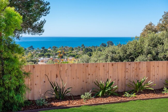 Building Photo - Beautifully Remodeled Mesa home with Ocean...