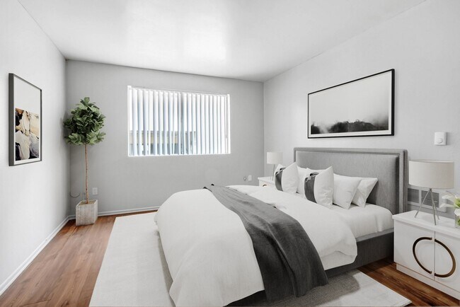 Foto del edificio - Sherman Plaza Apartments