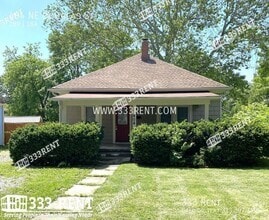 Building Photo - 404 NE Douglas St