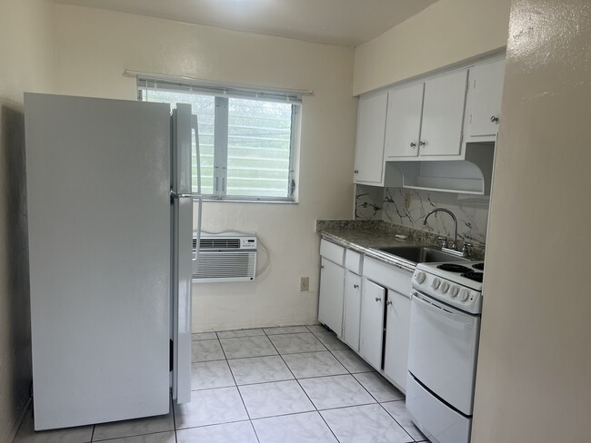 Foto del edificio - 525 NE 150th St