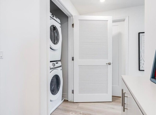 Building Photo - 2 Bedroom 2 Full Bath Condo with Stunning Views and Energy Savings