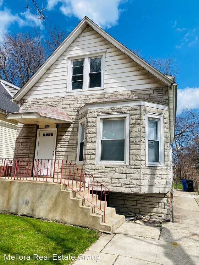 Primary Photo - 4 br, 3 bath House - 7745 S Burnham Ave