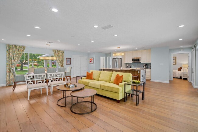 Foto del edificio - 2218 Kings Lake Blvd