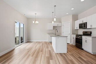 Building Photo - 4123 Baywood Dr