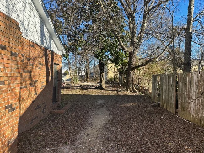 Building Photo - 1302 Erin St