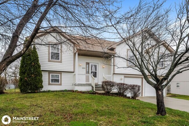 Building Photo - 1600 W Pelham Path
