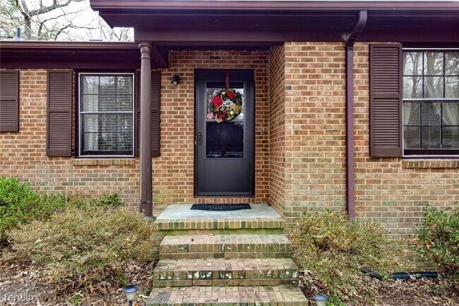 Building Photo - 3 br, 2 bath House - 131 W Steeple Chase Rd