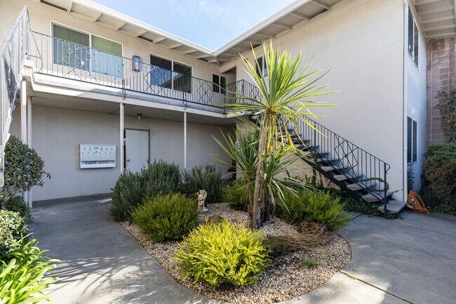 Building Photo - 400 Studio Cir