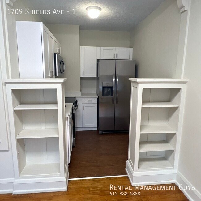Foto del edificio - Huge One Bedroom with Living Room! Complet...