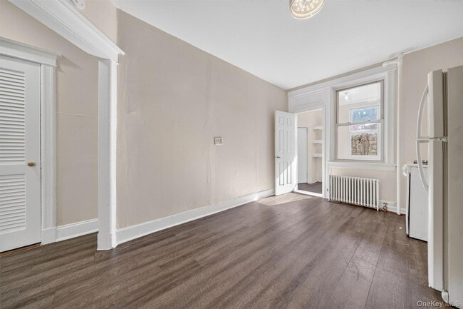 Building Photo - 74 Oak St