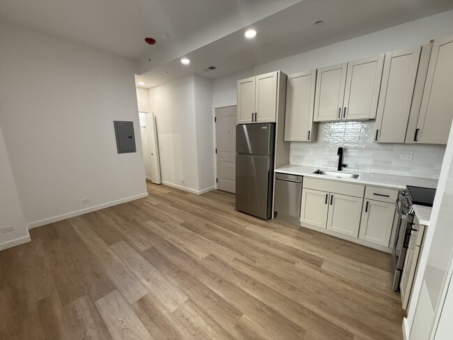 Building Photo - The Nest at 2140 N Lincoln Park W
