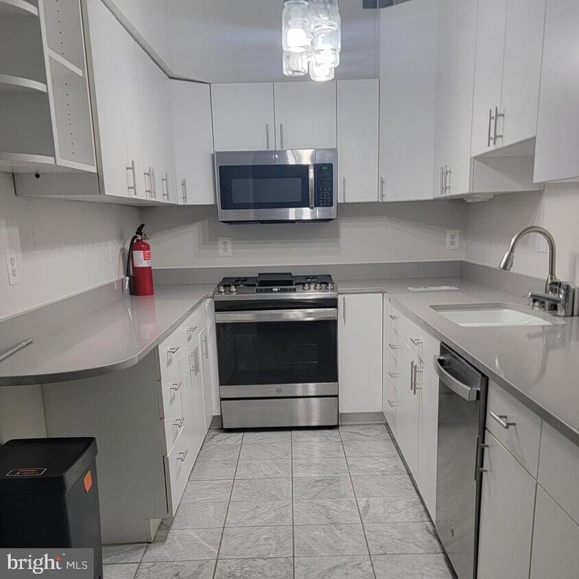 Primary Photo - 2127 California St NW