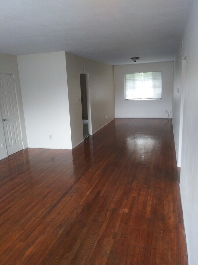 Foto del edificio - 2139 Spring Park Rd